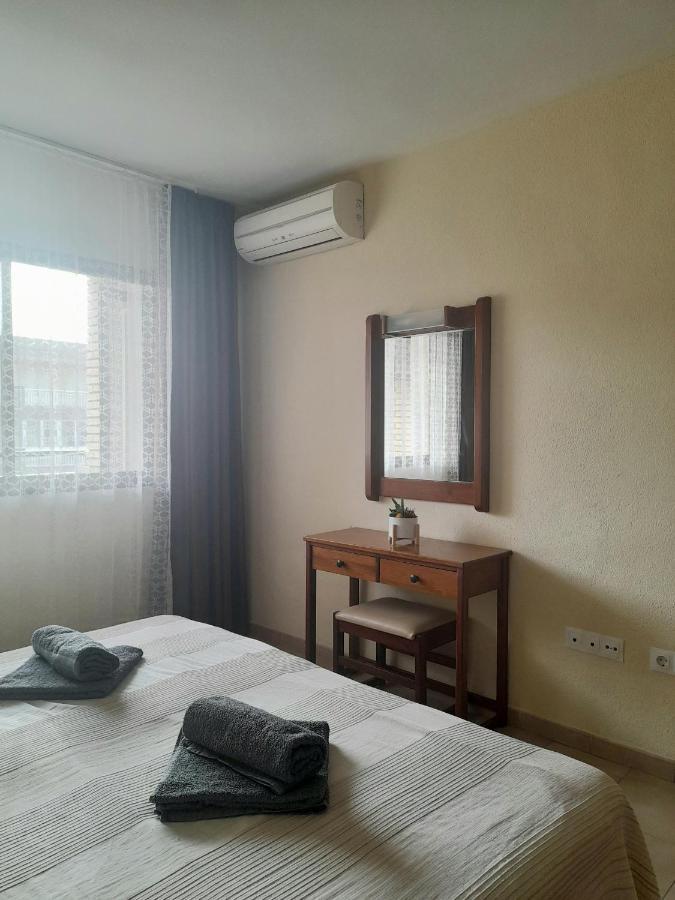 Nice Apartment In Hotel Ronda 4 First Beach Line ฟูเอนฮิโรลา ภายนอก รูปภาพ