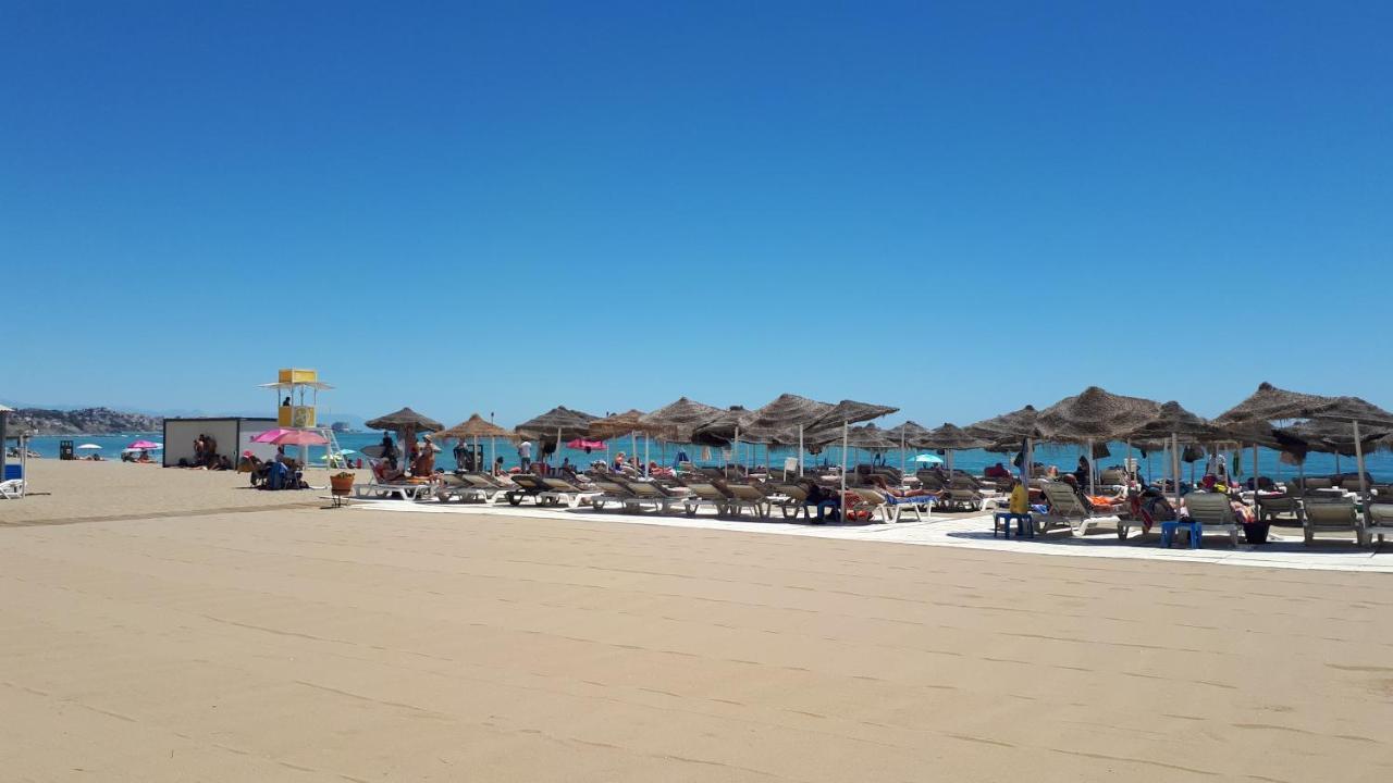 Nice Apartment In Hotel Ronda 4 First Beach Line ฟูเอนฮิโรลา ภายนอก รูปภาพ
